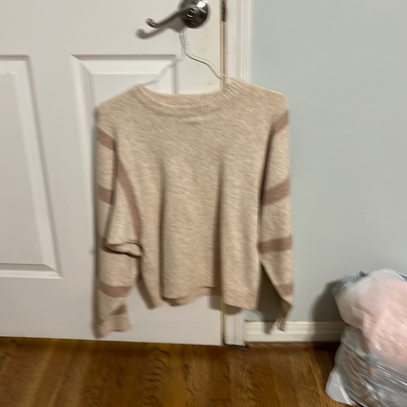 Adorable sweater to wear with jeans - Picture 1 of 2